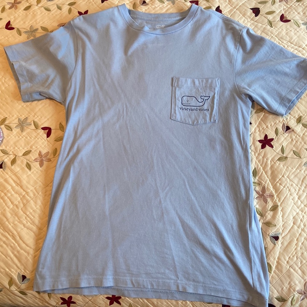 Vineyard vines tee